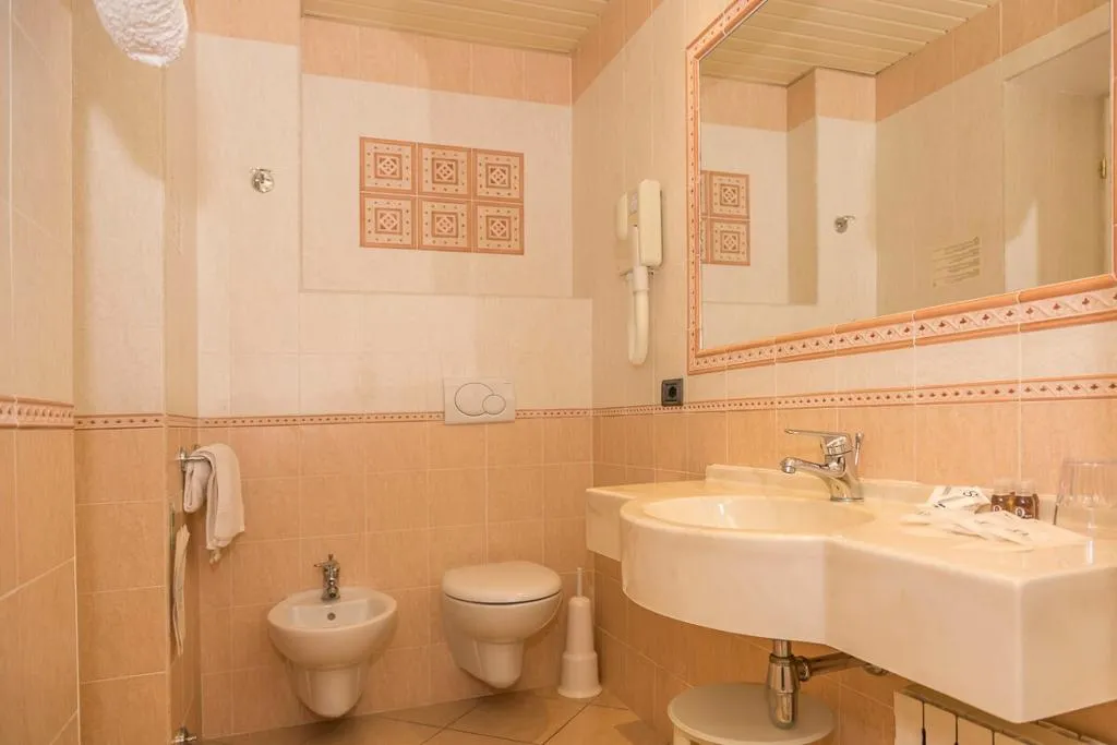 TRIPLE STANDARD Room, Hotiday Room Collection - Stresa, Milan