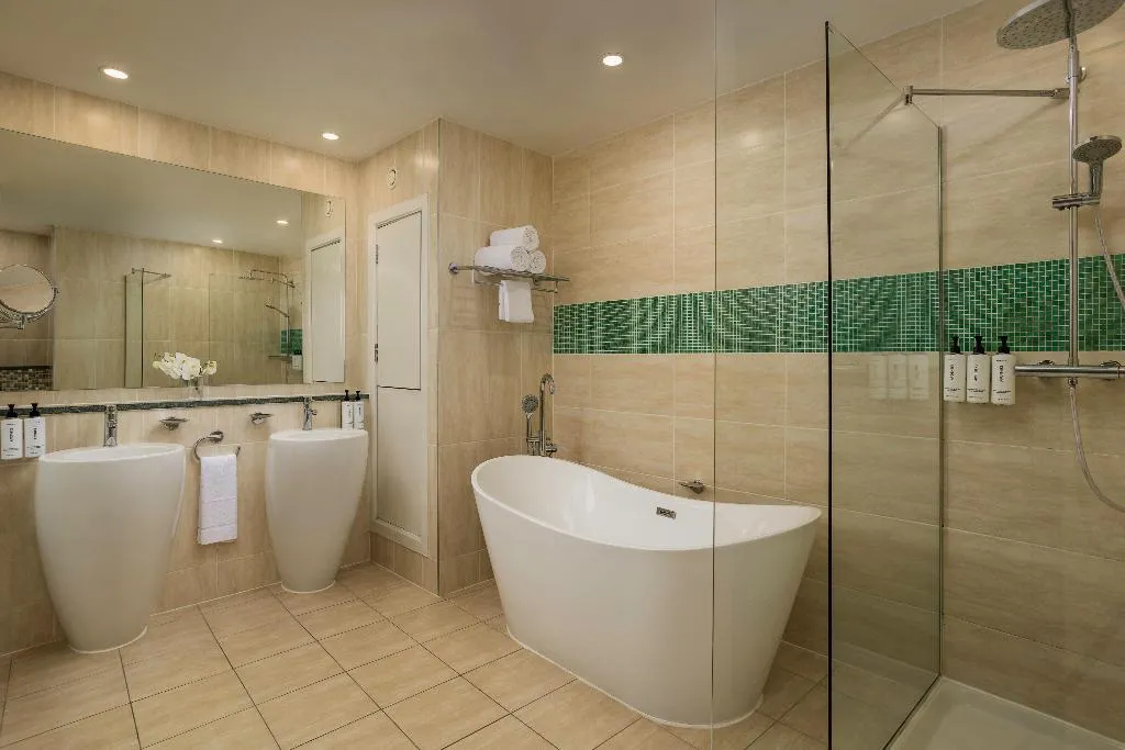 JUNIOR SUITE KING SIZE BED Room, Crowne Plaza Dublin Blanchardstown, Dublin
