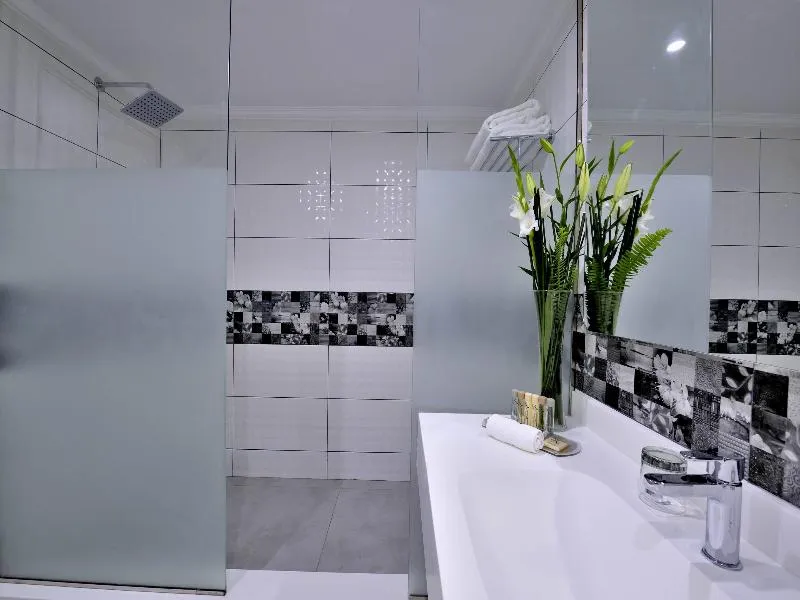 Room, Kenzi Basma, Casablanca