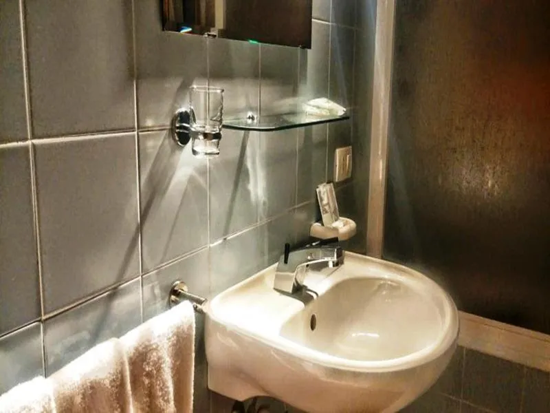 Room, Del Viale, Catania