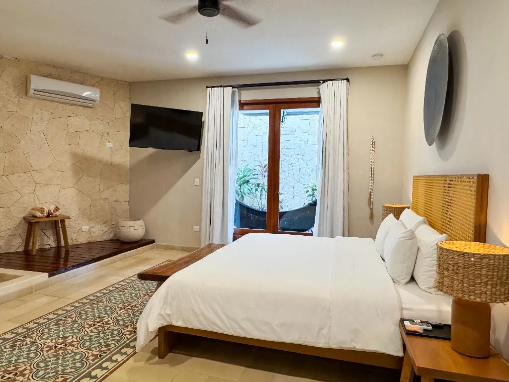 DOUBLE DELUXE ONE BED Room, Frater Yucatan Hotel, Cancun Area