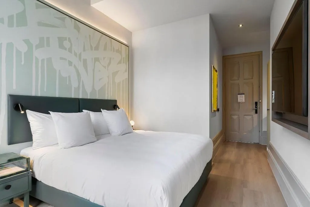 DOUBLE SUPERIOR QUEEN BED Room, College Hotel Amsterdam, Autograph Collection, Amsterdam