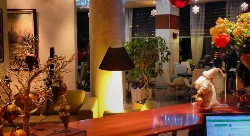 Lobby, Arvi, Durres