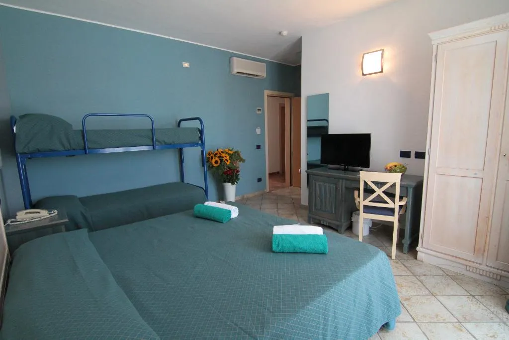 QUADRUPLE BUNK BED Room, Hotel Club Selinunte Beach AiMori, Palermo