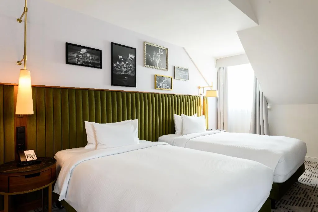 DOUBLE DELUXE TWO DOUBLE BEDS Room, Hotel Saski Krakow, Curio collection by Hilton, Krakow