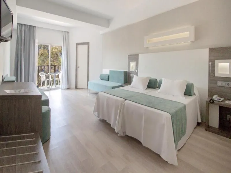 Room, FERGUS Bermudas, Majorca