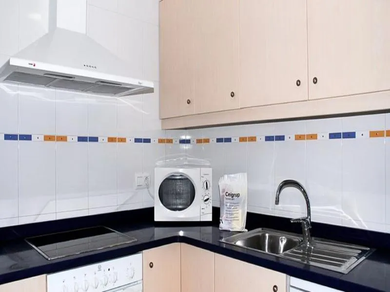 APARTMENT CAPACITY 6 TWO BEDROOMS Room, Mestral, Costa Brava