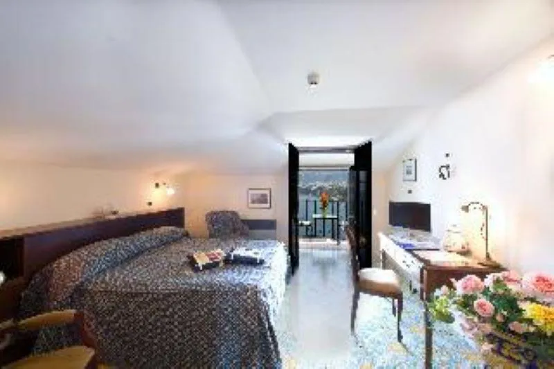 Double or Twin DELUXE SEA VIEW Room, La Tonnarella, Naples