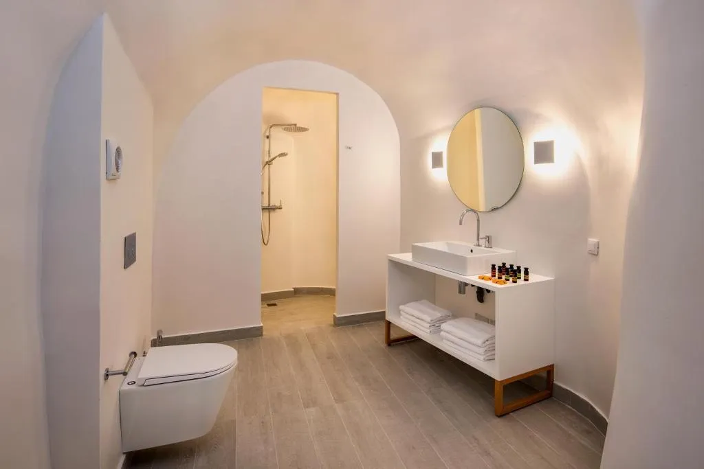 SUITE SUPERIOR WITH PRIVATE POOL Room, Palm Island Suites, Santorini