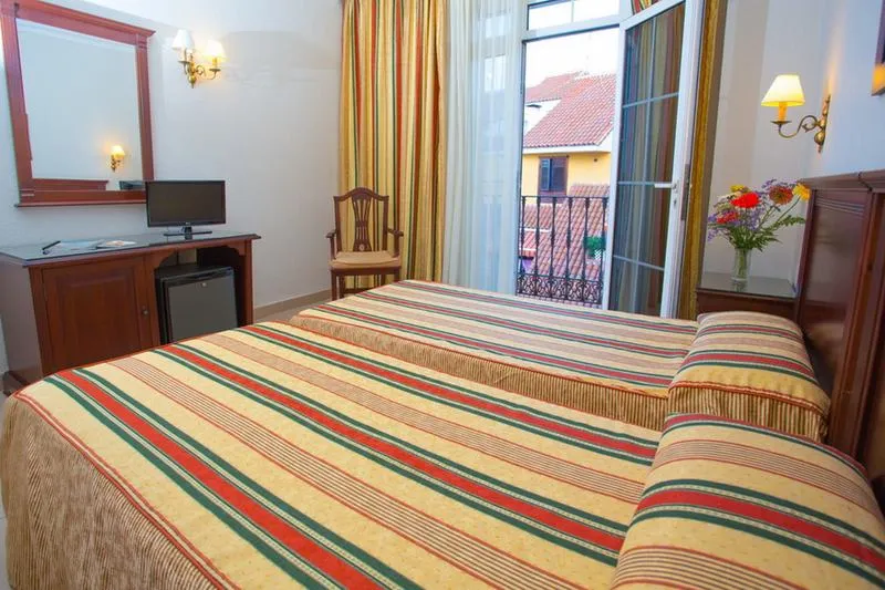 Room, Marte, Tenerife