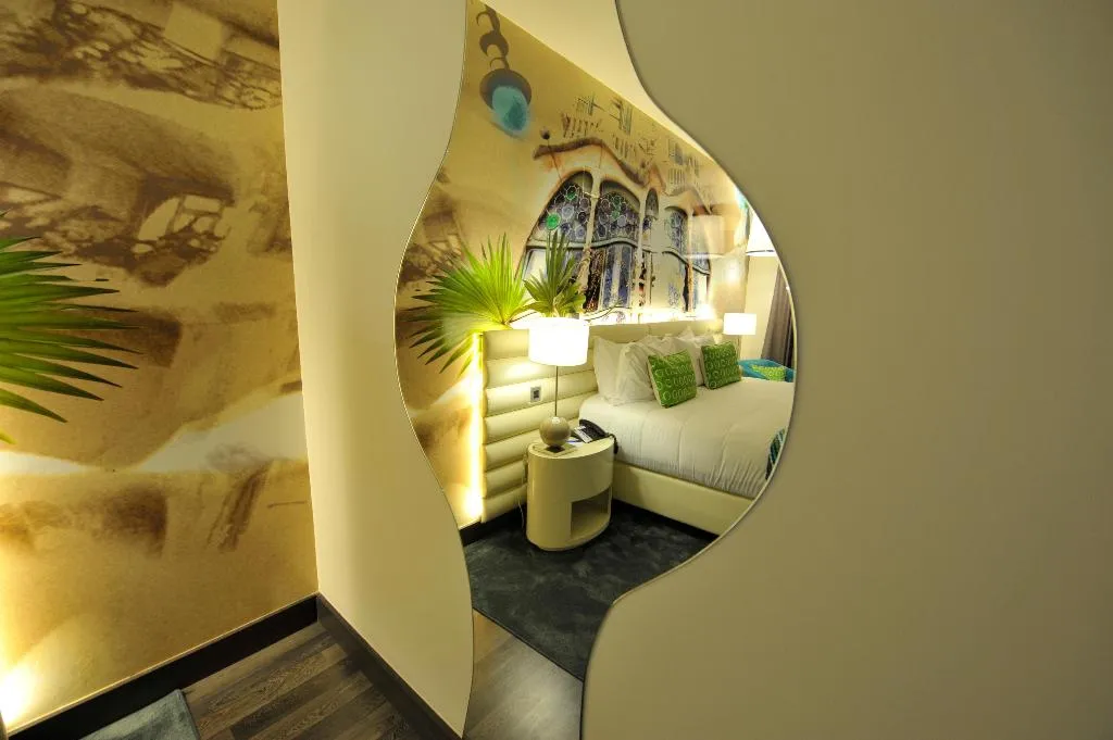DOUBLE DELUXE Room, Hotel Indigo Barcelona Plaza Catalunya, Barcelona