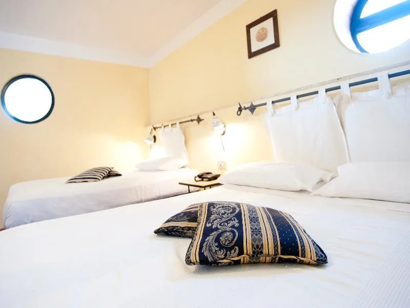 QUADRUPLE STANDARD Room, Villa Medici - Sea Hotels, Naples
