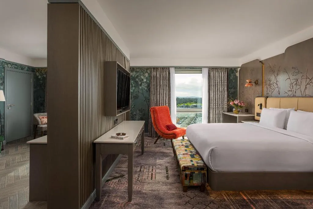 JUNIOR SUITE KING SIZE BED Room, Crowne Plaza Dublin Blanchardstown, Dublin