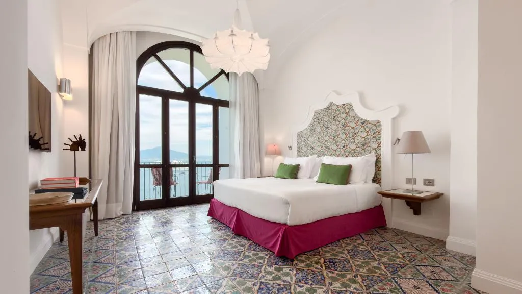 SUITE EXECUTIVE SEA VIEW Room, Grand Hotel Europa Palace, Naples