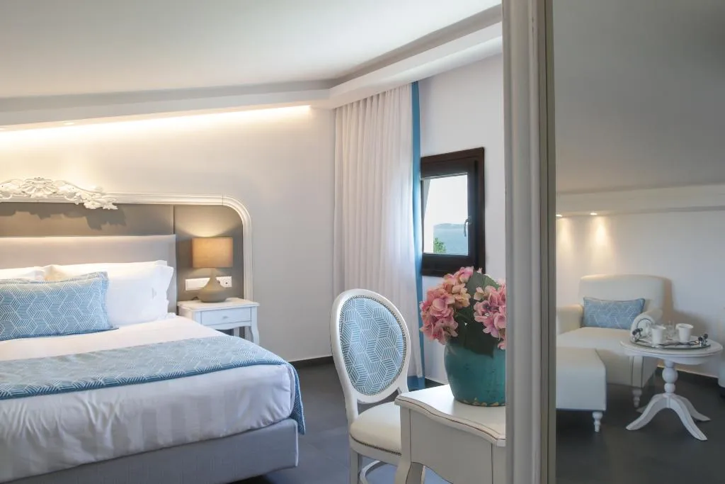 JUNIOR SUITE WITH PRIVATE POOL Room, Avaton Luxury Beach Resort Relais & Chateau, Thessaloniki