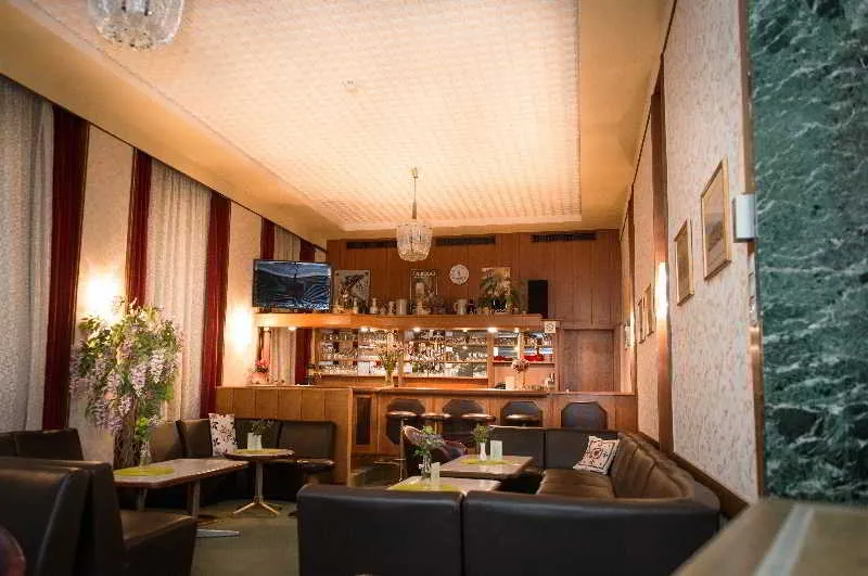 Bar, Mozart, Vienna