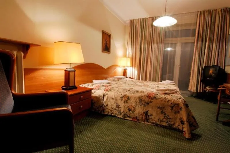 Room, Willa Carlton, Krakow