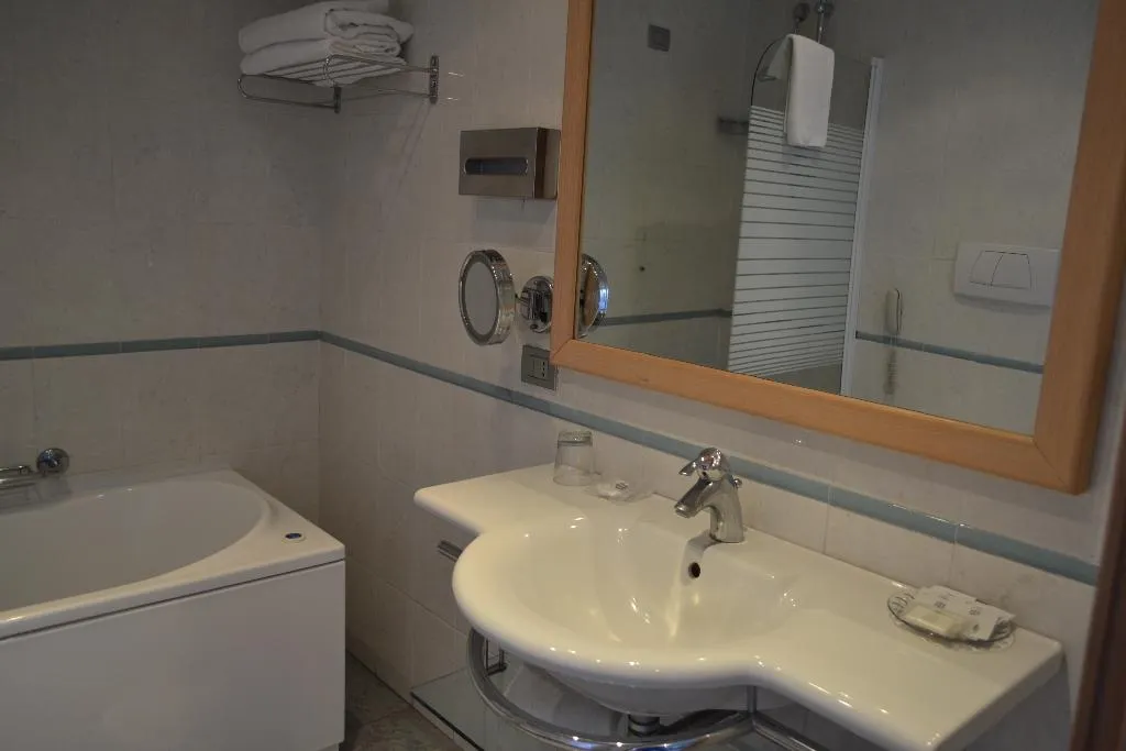 QUADRUPLE STANDARD Room, Marina Palace Hotel Spa & Congress Hall, Catania