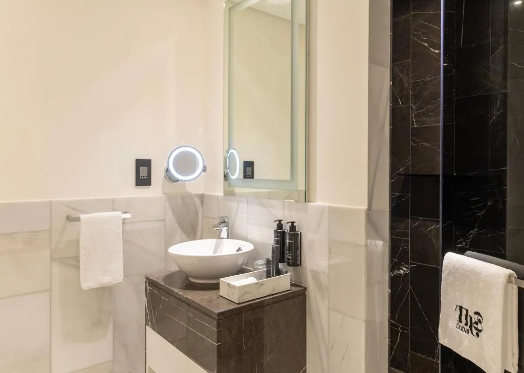 TWIN DELUXE SEA VIEW Room, Th8 Palm Dubai Beach Resort Vignette Collection, Dubai