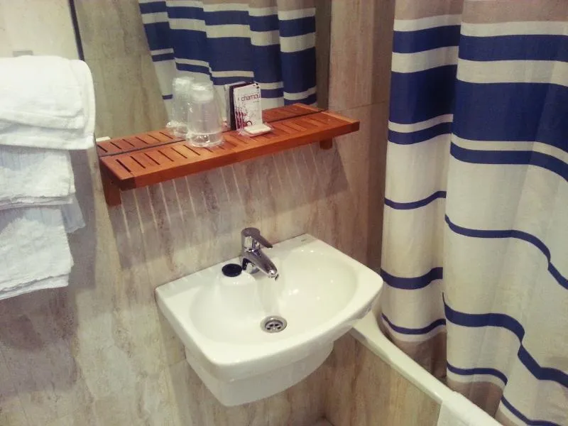 TWIN STANDARD Room, Hostal Avenida, Madrid