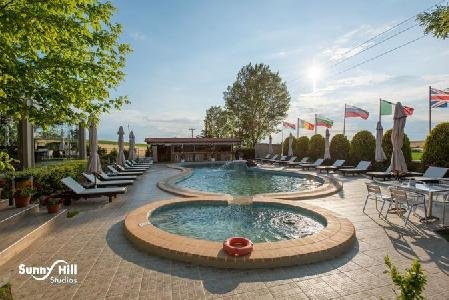 White Hill Hotel, Durres
