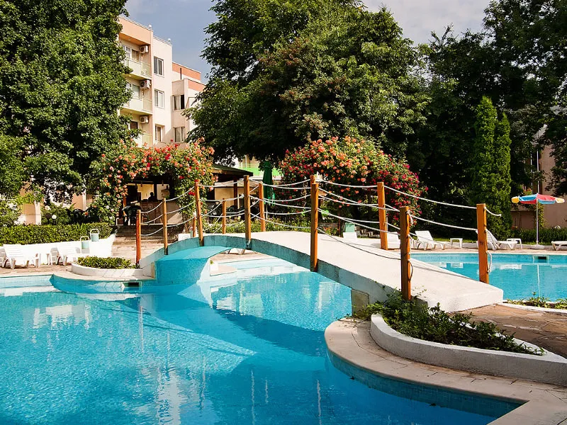 Pool, Ljuljak, Varna