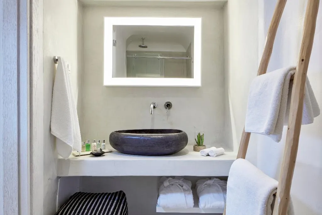 DOUBLE SUPERIOR Room, Cosmopolitan Suites, Santorini