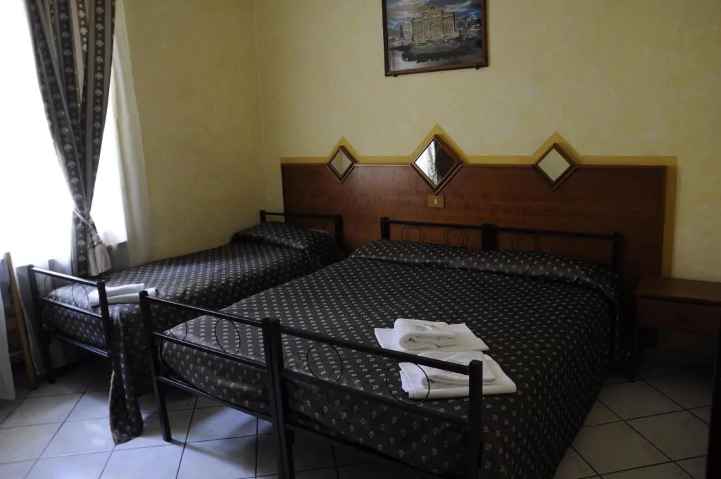 TRIPLE STANDARD Room, Hotel Farini, Rome