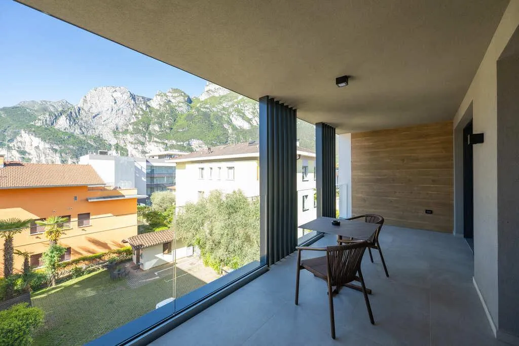 APARTMENT TWO BEDROOMS WITH TERRACE Room, Ètra Suites & Apartments, Milan