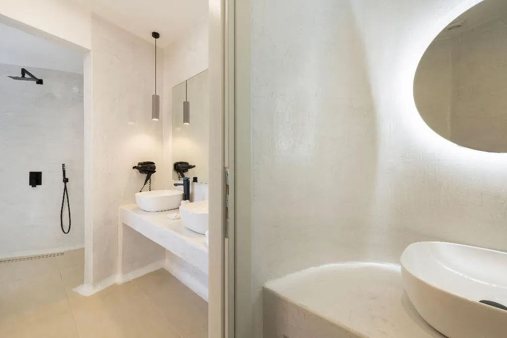 SUITE DELUXE GARDEN VIEW Room, Zannos Melathron Hotel By Omilos Hotels, Santorini