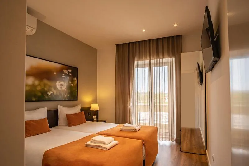 TWIN BASIC Room, Riversuites, Porto