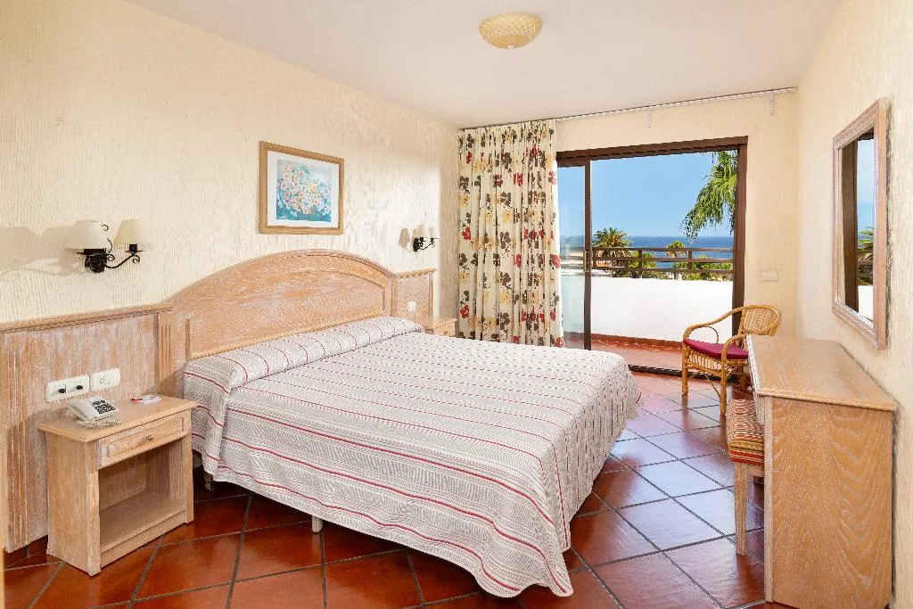 Room, Masaru, Tenerife