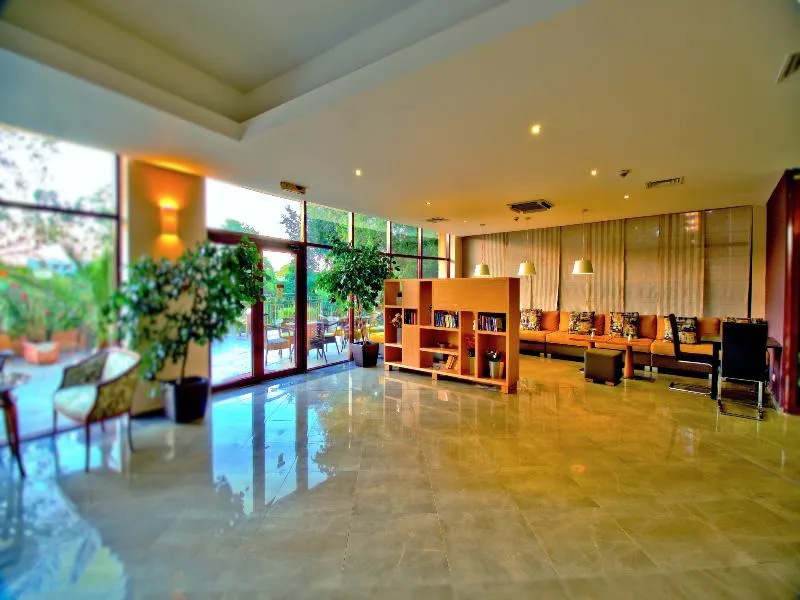 Lobby, Kristal, Varna