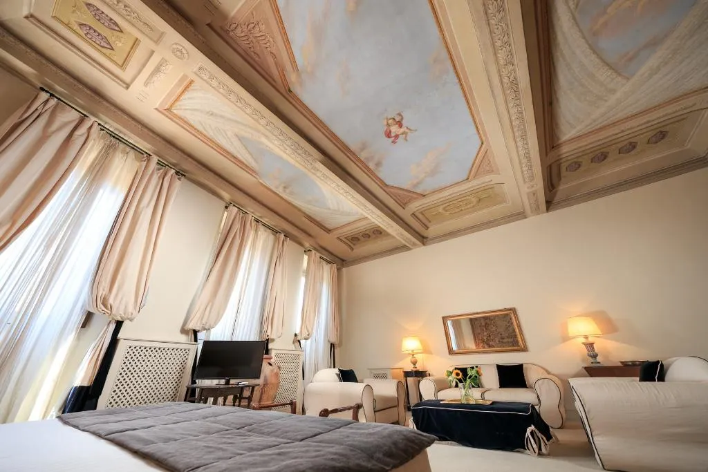 SUITE CLASSIC Room, The J & J Historic House Hotel, Florence