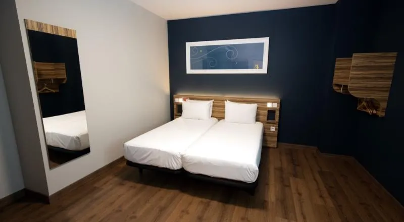 TWIN CAPACITY 2 Room, Travelodge Madrid Metropolitano, Madrid