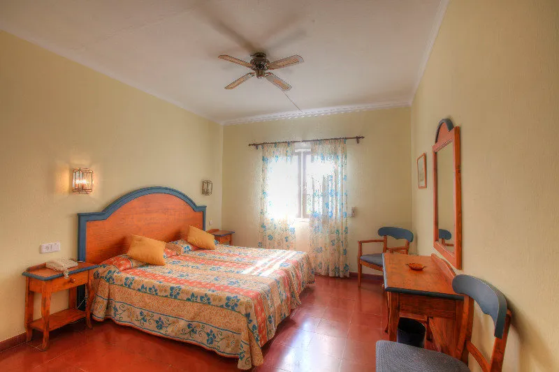 Room, Del Almirante Collingwood House, Menorca