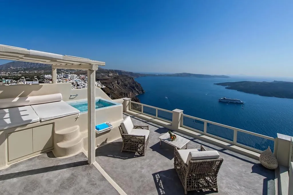 SUITE CAPACITY 4 Room, Lava Suites & Lounge, Santorini