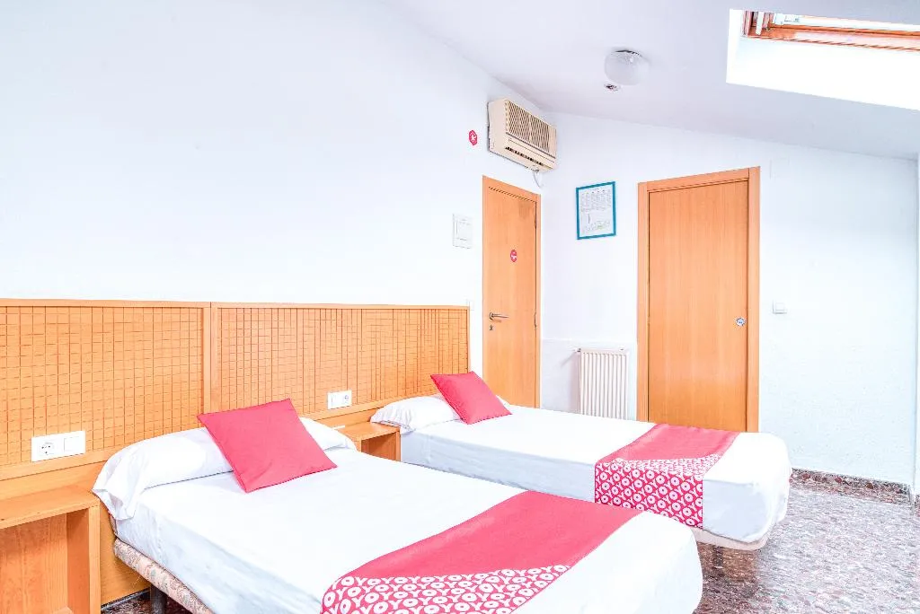 TRIPLE STANDARD Room, Hostal Nova Picanya, Valencia