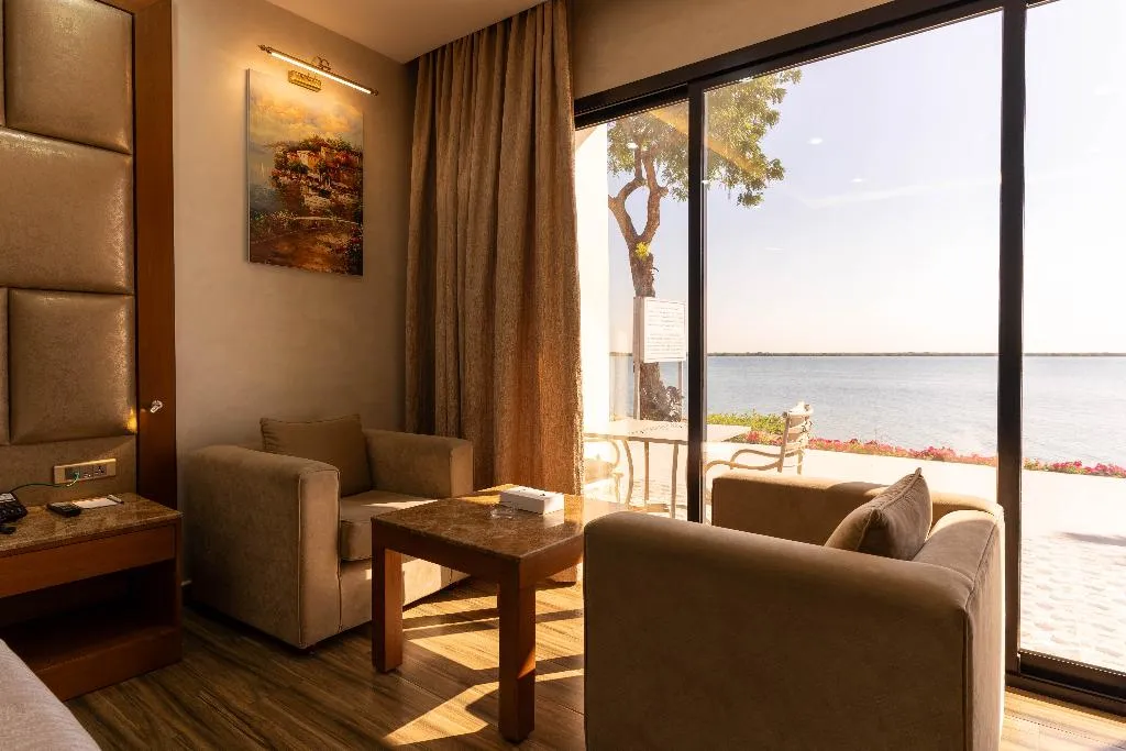 DOUBLE DELUXE SEA VIEW Room, Palma Beach Resort & Spa, Dubai