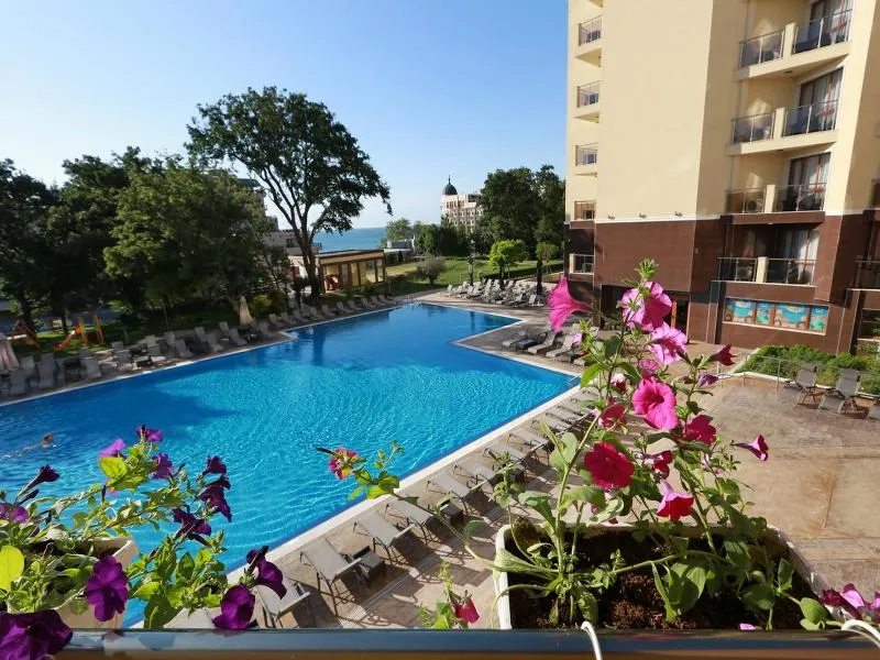 Pool, Golden Line, Varna