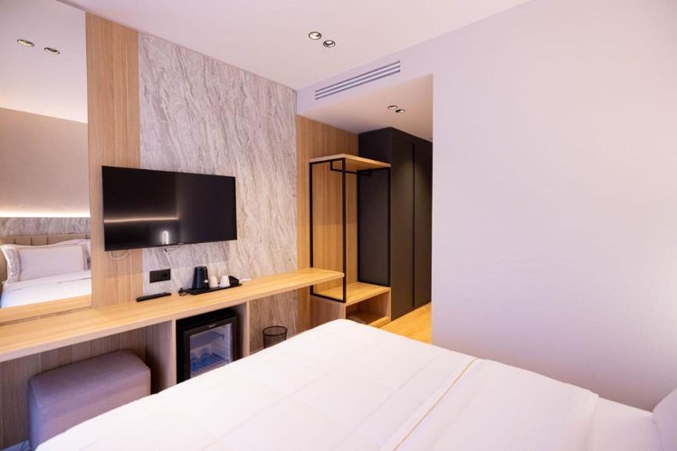 Tris3 Hotel, Kavaje