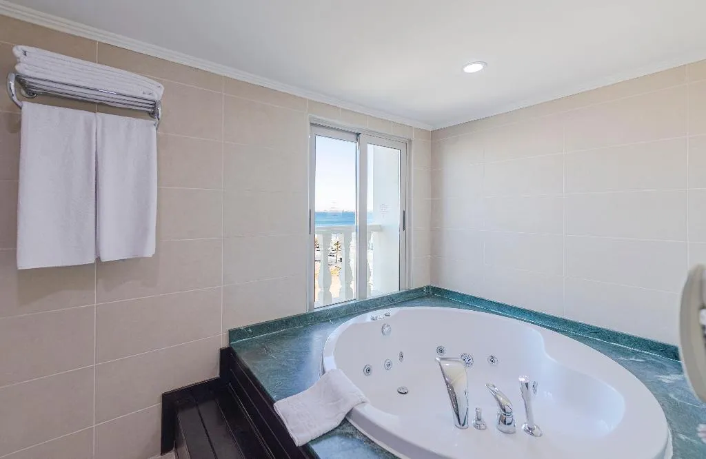 SUITE SEA FRONT Room, Crowne Plaza Antalya, Antalya