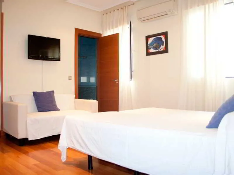 Room, Gran Via Sol Apartamentos, Madrid