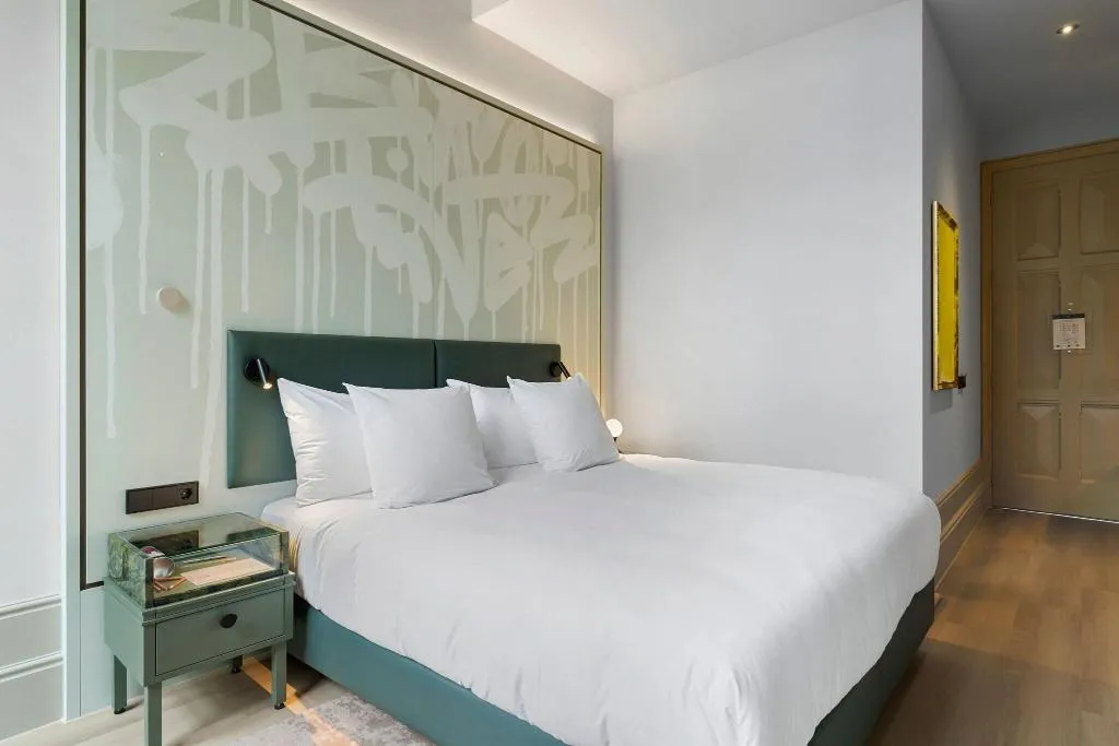 DOUBLE SUPERIOR QUEEN BED Room, College Hotel Amsterdam, Autograph Collection, Amsterdam