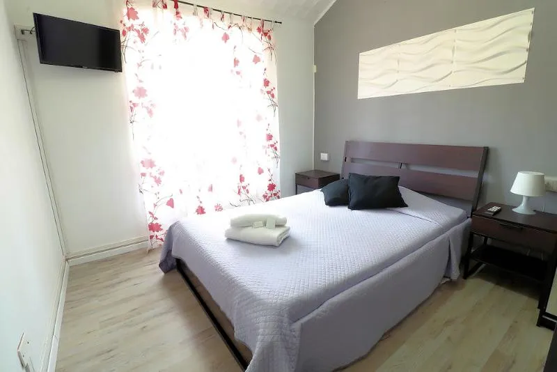 Room, Guest House Minas, Milan