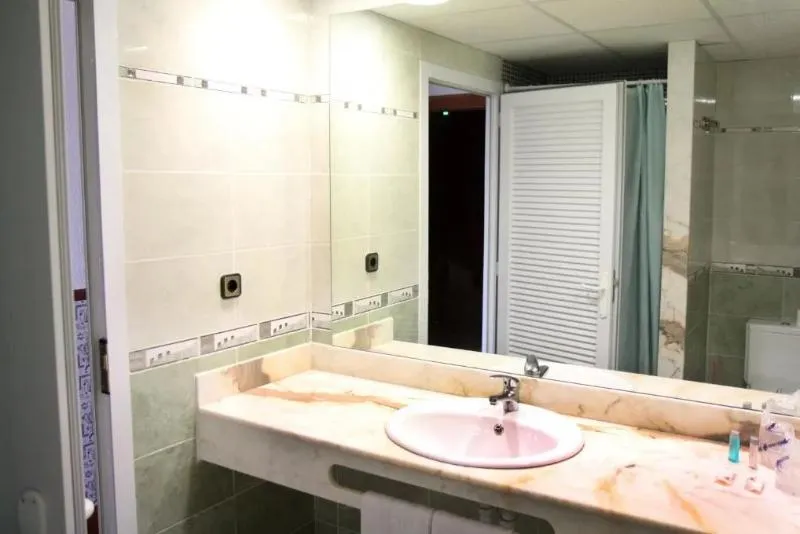QUADRUPLE STANDARD Room, Univers, Costa Brava