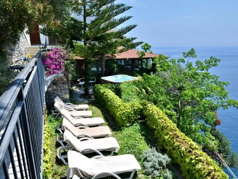 Pool, La Conca Azzurra, Naples
