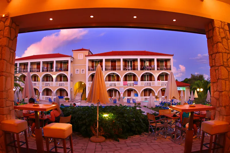 Bar, Pallas, Zante