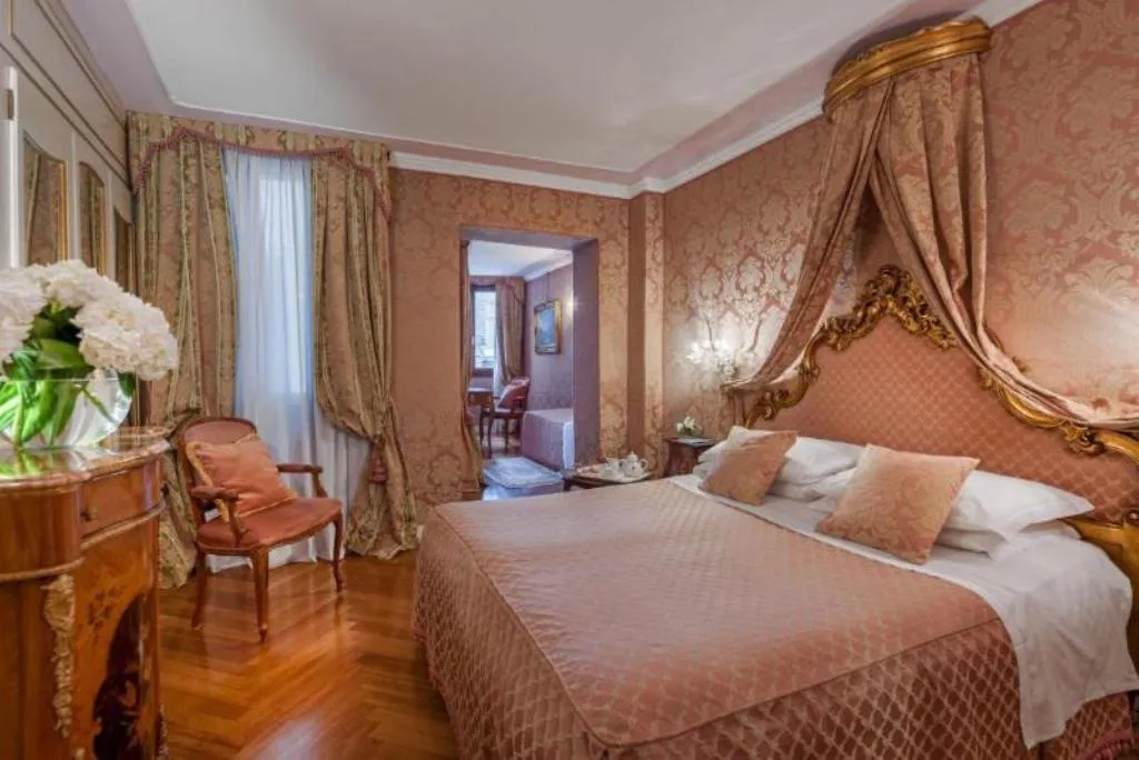 JUNIOR SUITE CAPACITY 3 Room, Antico Doge - a Member of Elizabeth Hotel, Venice