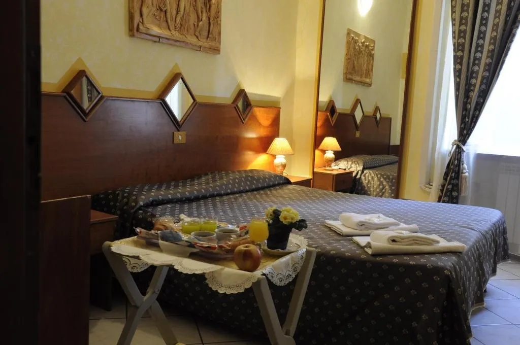 DOUBLE STANDARD Room, Hotel Farini, Rome